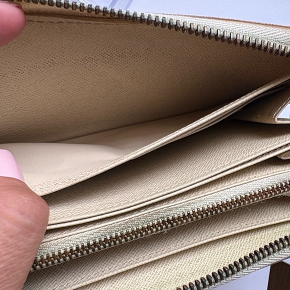 Louis Vuitton Damier Azur Zippy Wallet Canvas PreOwned in Fair Condition - Picture 6 of 14